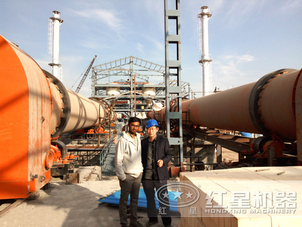 回轉(zhuǎn)窯作業(yè)現(xiàn)場(chǎng) 回轉(zhuǎn)窯作業(yè)現(xiàn)場(chǎng)